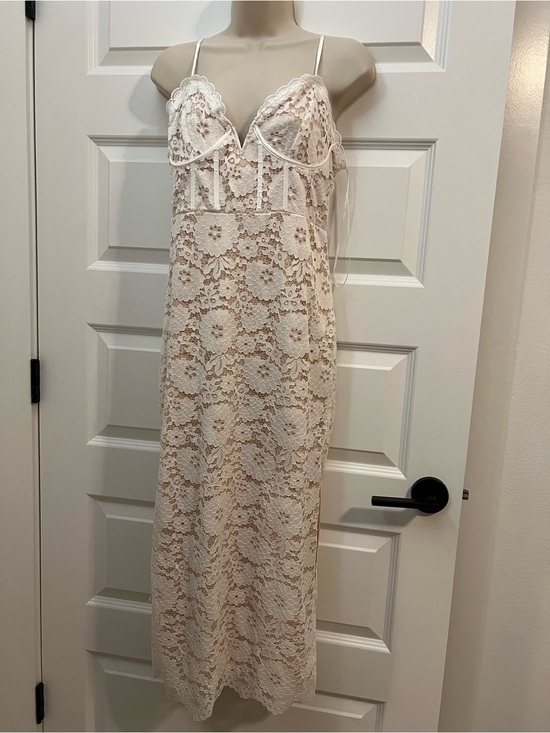 Dresses & Skirts - White lace dress